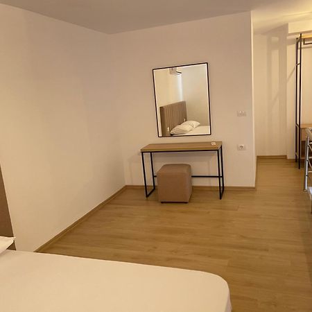 Sunrose Residences Sarandë エクステリア 写真