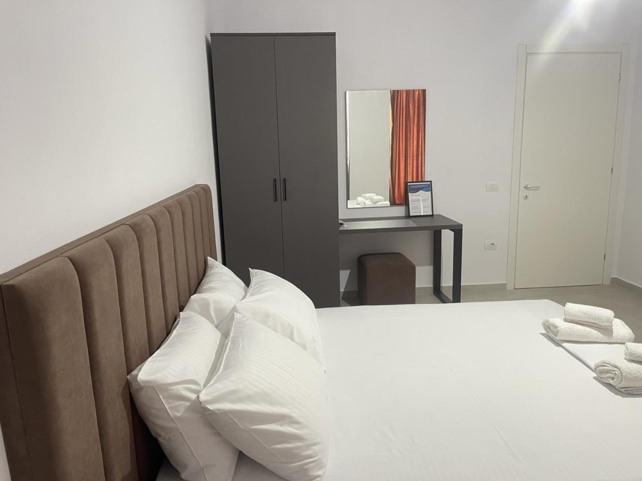 Sunrose Residences Sarandë エクステリア 写真