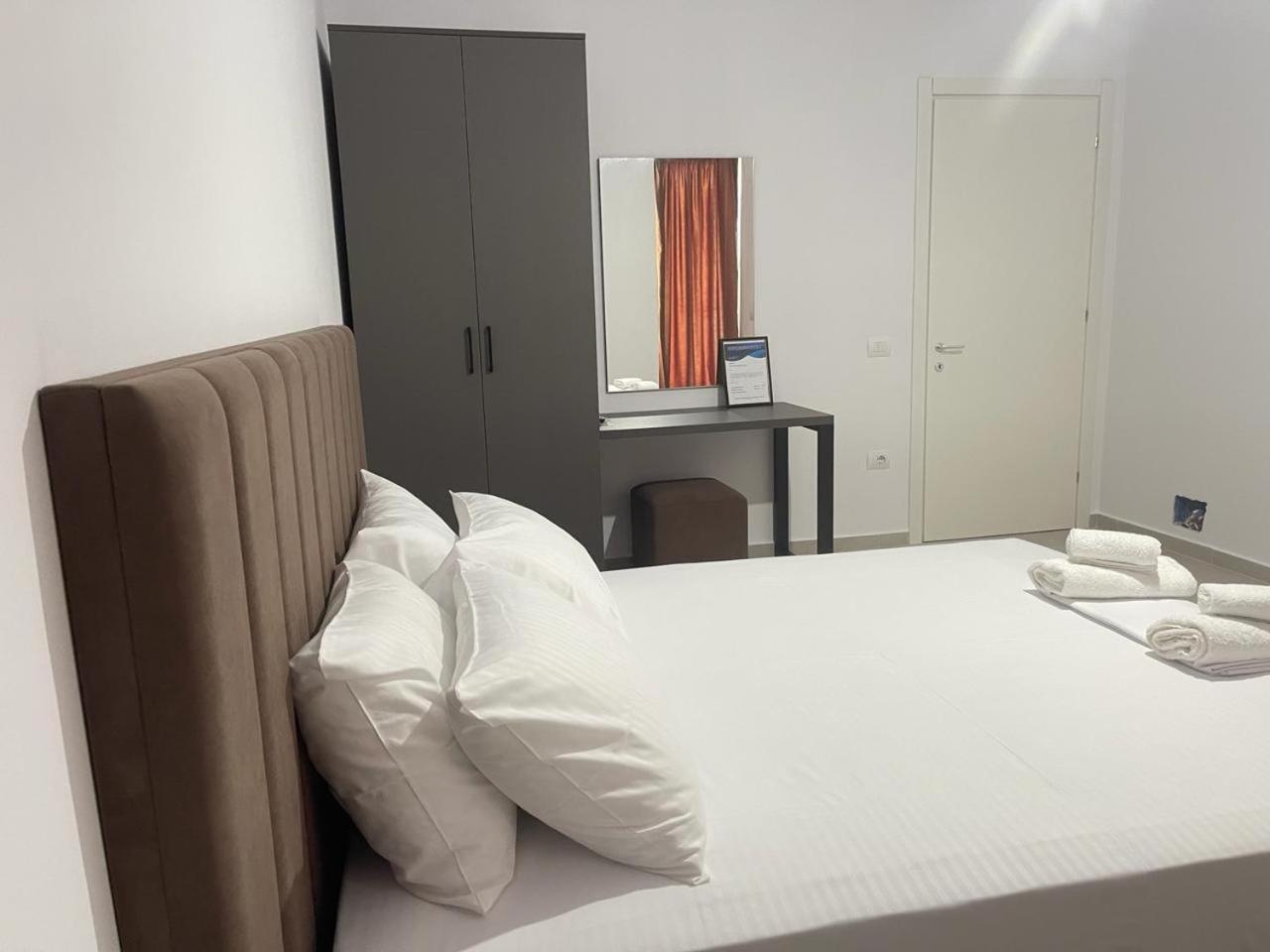 Sunrose Residences Sarandë エクステリア 写真