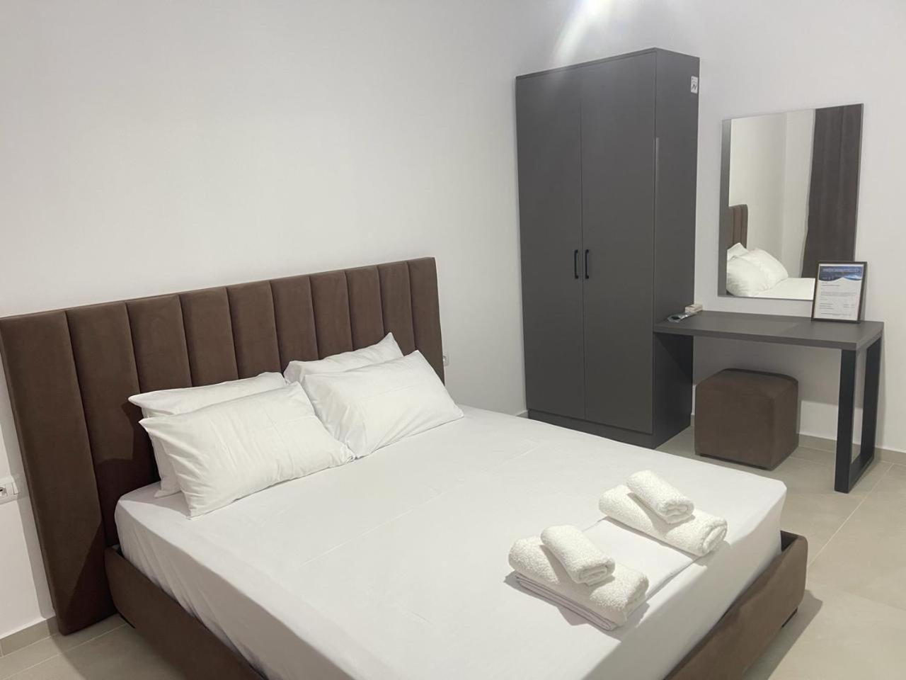 Sunrose Residences Sarandë エクステリア 写真
