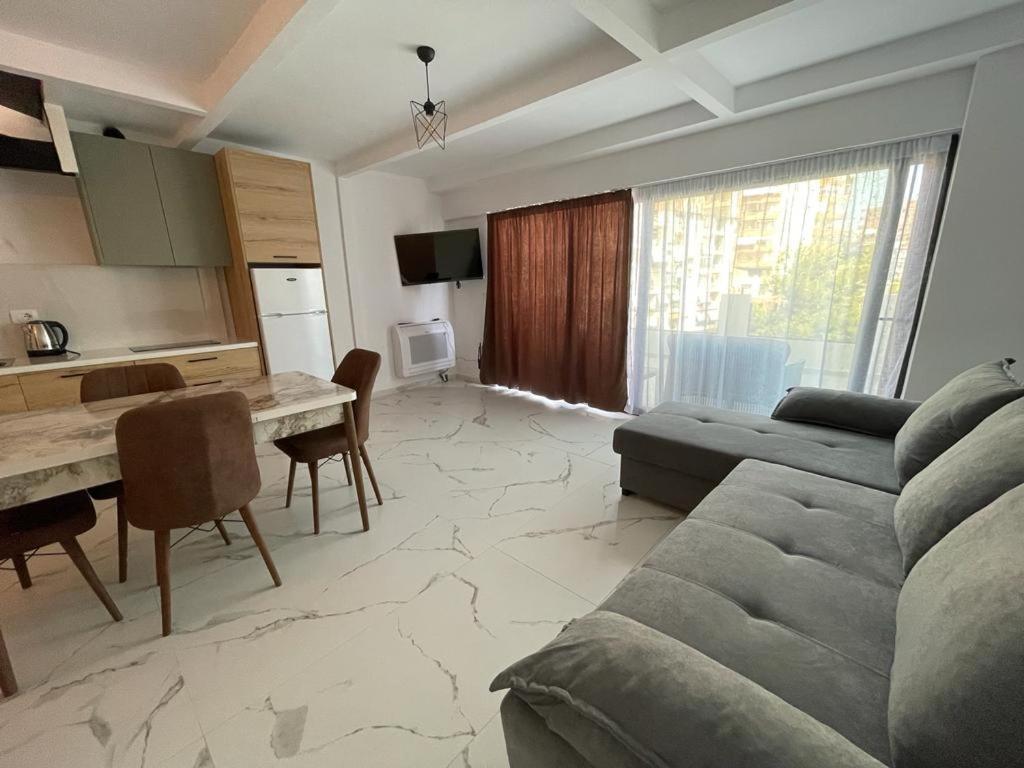 Sunrose Residences Sarandë エクステリア 写真